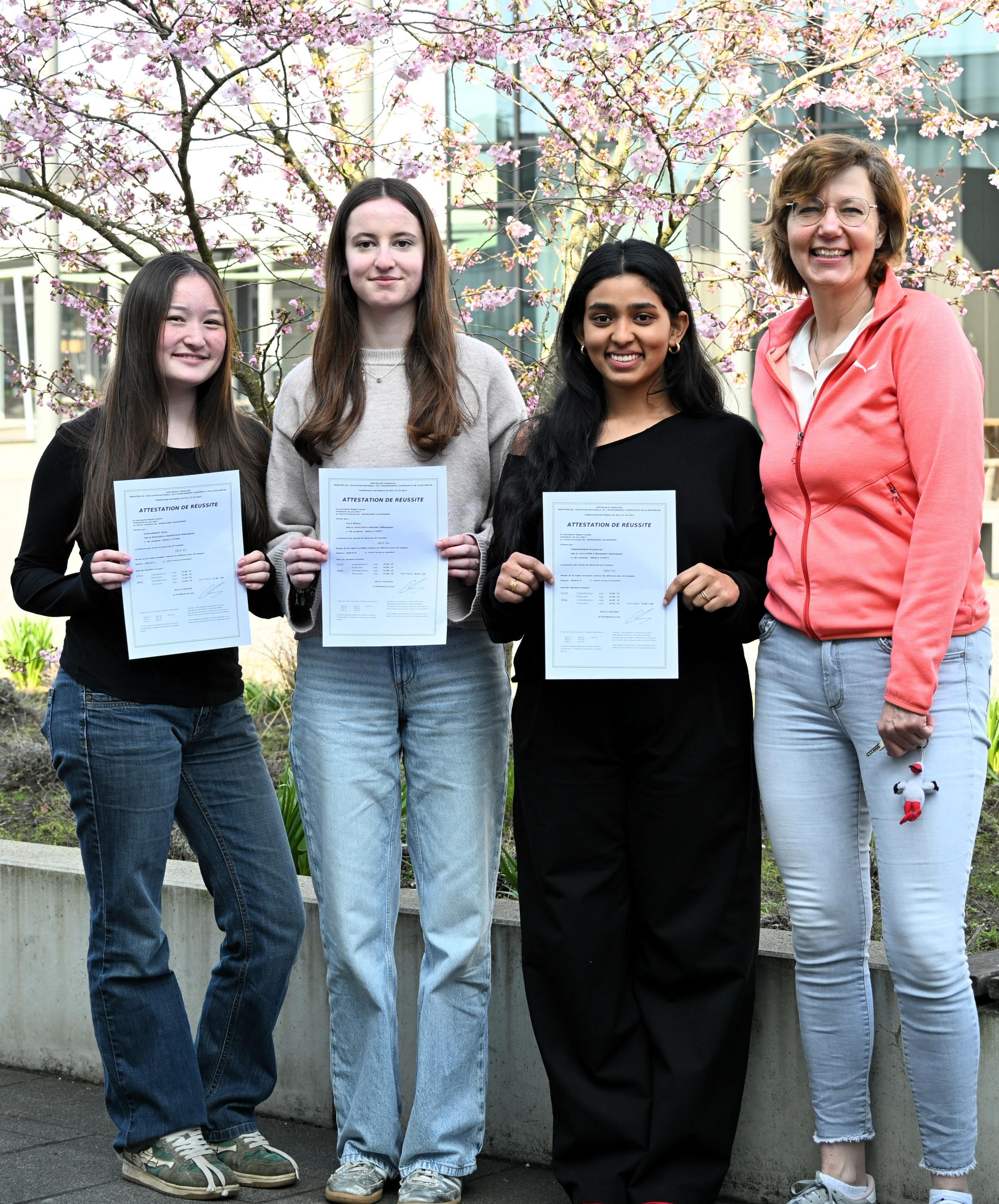 Drei Schülerinnen meistern DELF A2 mit Bravour!